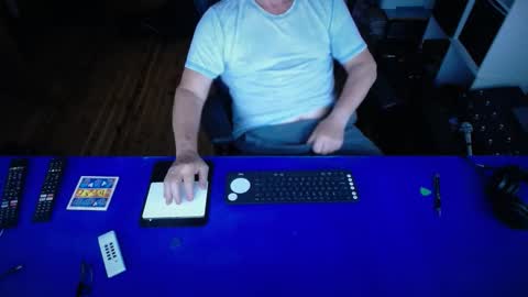 Snapshot of guesswhatigot2 chatting on 27, 11, 2025 guesswhatigot2 online show from 27, 11, 2025