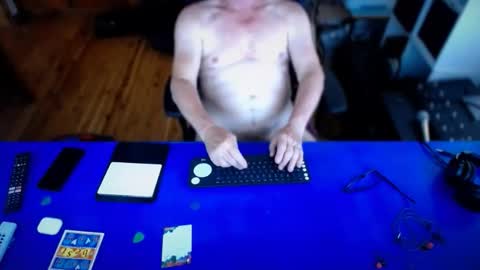 Snapshot of guesswhatigot2 chatting on 20, 12, 2025 guesswhatigot2 online show from 20, 12, 2025