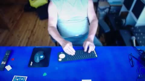 Snapshot of guesswhatigot2 chatting on 6, 1, 2026 guesswhatigot2 online show from 6, 1, 2026