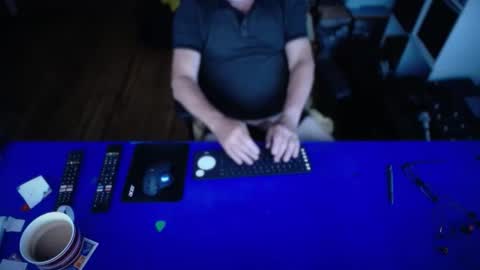 Snapshot of guesswhatigot2 chatting on 2, 2, 2026 guesswhatigot2 online show from 2, 2, 2026