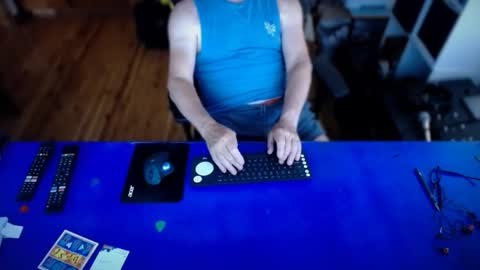 Snapshot of guesswhatigot2 chatting on 8, 2, 2026 guesswhatigot2 online show from 8, 2, 2026