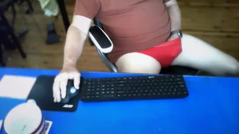 Snapshot of guesswhatigot2 chatting on 15, 4, 2026 guesswhatigot2 online show from 15, 4, 2026