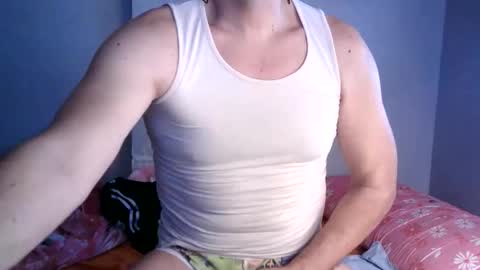Snapshot of gusanito_enano chatting on 1, 10, 2025 gusanito_enano online show from 1, 10, 2025