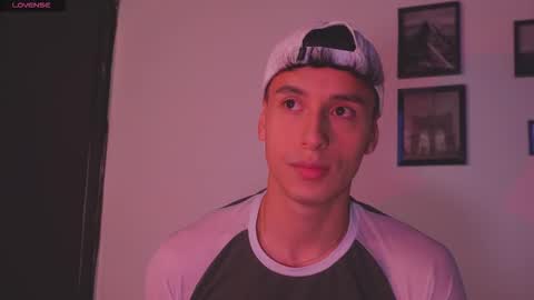 Snapshot of guy_twinks chatting on 6, 1, 2026 Gabriel online show from 6, 1, 2026