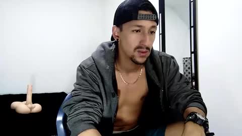 Snapshot of guykarim chatting on 20, 12, 2024 karim online show from 20, 12, 2024