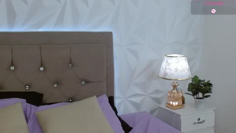 Gwen Drew online show from 10, 2, 2026