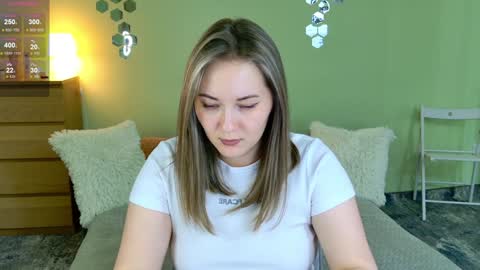 Snapshot of gwen_lady chatting on 9, 1, 2025 Sweety Kitty online show from 9, 1, 2025