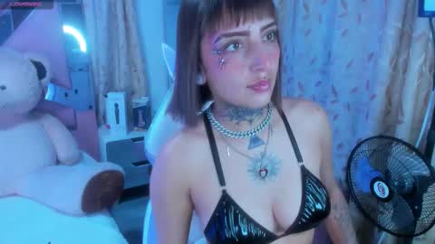 Snapshot of gyal_8_ chatting on 23, 9, 2025 gyal_8_ online show from 23, 9, 2025