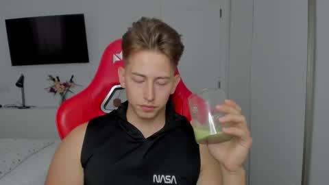 Snapshot of gym_alpha chatting on 11, 10, 2025 Oliver online show from 11, 10, 2025