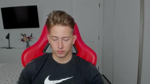 Snapshot of gym_alpha chatting on 12, 10, 2025 Oliver online show from 12, 10, 2025