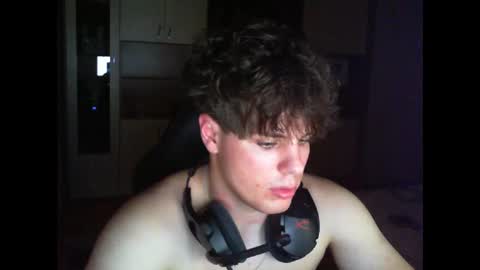 Snapshot of gymguy0505 chatting on 14, 12, 2025 gymguy0505 online show from 14, 12, 2025