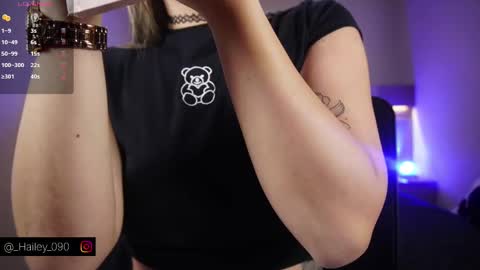 Snapshot of hailey_09 chatting on 6, 10, 2025 Hailey online show from 6, 10, 2025