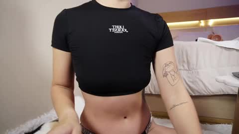 Snapshot of hailey_09 chatting on 4, 11, 2025 Hailey online show from 4, 11, 2025