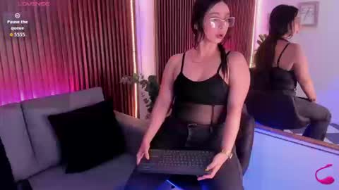 hailey_bieber_ online show from 3, 3, 2026