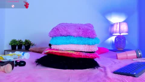 hailey_hadid online show from 16, 12, 2025