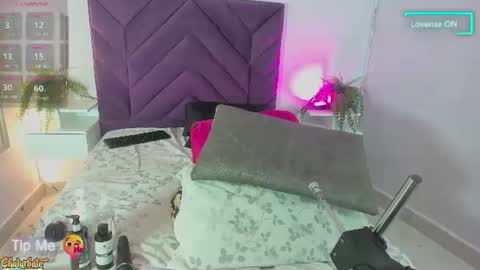 haileystonei online show from 24, 6, 2026