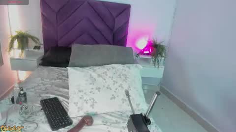 haileystonei online show from 25, 6, 2026