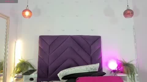 haileystonei online show from 29, 6, 2026
