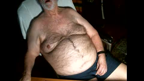 Snapshot of hairybear813 chatting on 18, 5, 2026 hairybear813 online show from 18, 5, 2026