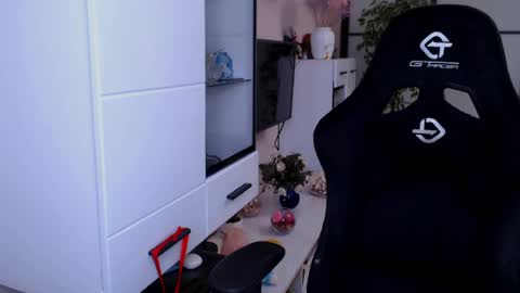 Monika online show from 9, 5, 2026