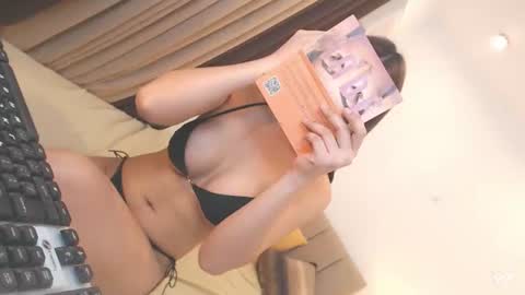 YOUR SIDECHIC HAILEY online show from 18, 7, 2026