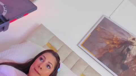 Halie  online show from 17, 6, 2026