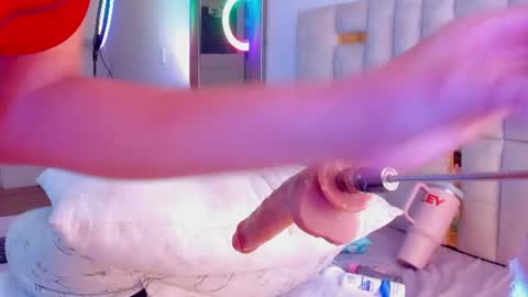 Halie  online show from 25, 6, 2026