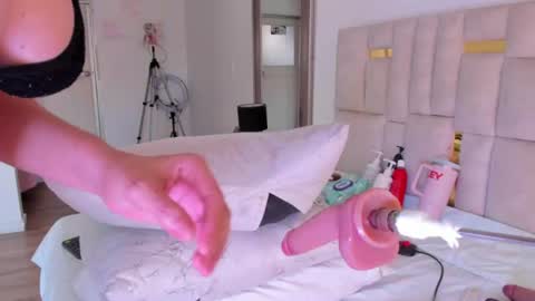 Halie  online show from 3, 8, 2026