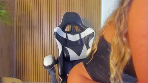 Snapshot of hall_anahiis chatting on 7, 10, 2025 Anahis online show from 7, 10, 2025