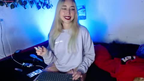 HALLIE online show from 16, 10, 2025