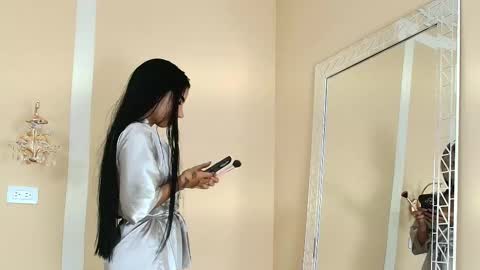 Hallie Stone online show from 16, 12, 2025