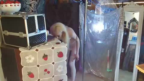 Snapshot of halovalentine chatting on 2, 1, 2025 halovalentine online show from 2, 1, 2025