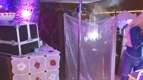 Snapshot of halovalentine chatting on 4, 1, 2025 halovalentine online show from 4, 1, 2025