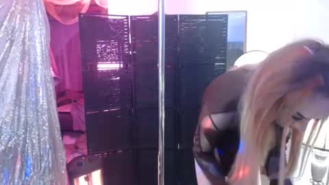 Snapshot of halovalentine chatting on 17, 10, 2025 halovalentine online show from 17, 10, 2025