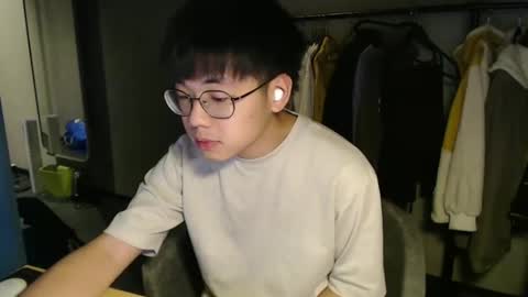 handsome_mannn online show from 20, 12, 2024