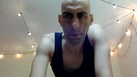 Snapshot of handsomealfie chatting on 4, 10, 2025 HandsomeAlfie online show from 4, 10, 2025