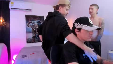 leonardfarrucknick and otis online show from 20, 11, 2025