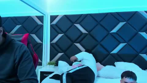 leonardfarrucknick and otis online show from 26, 11, 2025