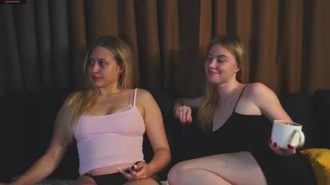 Snapshot of hanky_moon chatting on 21, 11, 2025 Sweden online show from 21, 11, 2025