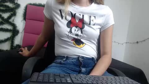 Snapshot of hanna__palmer1 chatting on 6, 1, 2025 Hanna Palmer online show from 6, 1, 2025