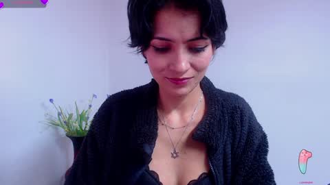 Snapshot of hanna_chloe chatting on 4, 2, 2025 Sara online show from 4, 2, 2025