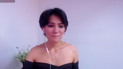 Snapshot of hanna_chloe chatting on 9, 2, 2025 Sara online show from 9, 2, 2025