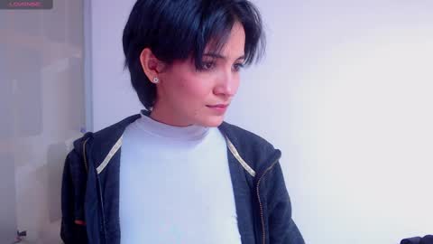 Snapshot of hanna_chloe chatting on 18, 2, 2025 Sara online show from 18, 2, 2025