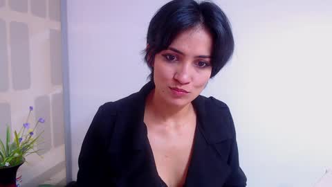 Snapshot of hanna_chloe chatting on 26, 2, 2025 Sara online show from 26, 2, 2025