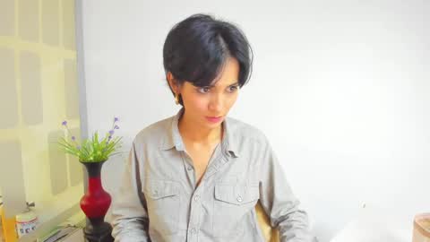 Snapshot of hanna_chloe chatting on 4, 3, 2025 Sara online show from 4, 3, 2025