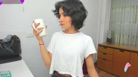 Snapshot of hanna_chloe chatting on 17, 9, 2025 Sara online show from 17, 9, 2025