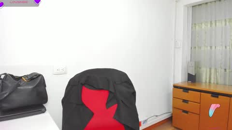 Snapshot of hanna_chloe chatting on 18, 9, 2025 Sara online show from 18, 9, 2025