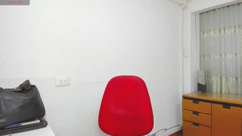 Snapshot of hanna_chloe chatting on 6, 10, 2025 Sara online show from 6, 10, 2025