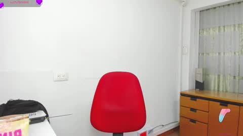 Snapshot of hanna_chloe chatting on 23, 10, 2025 Sara online show from 23, 10, 2025