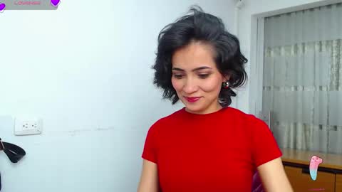 Snapshot of hanna_chloe chatting on 30, 10, 2025 Sara online show from 30, 10, 2025